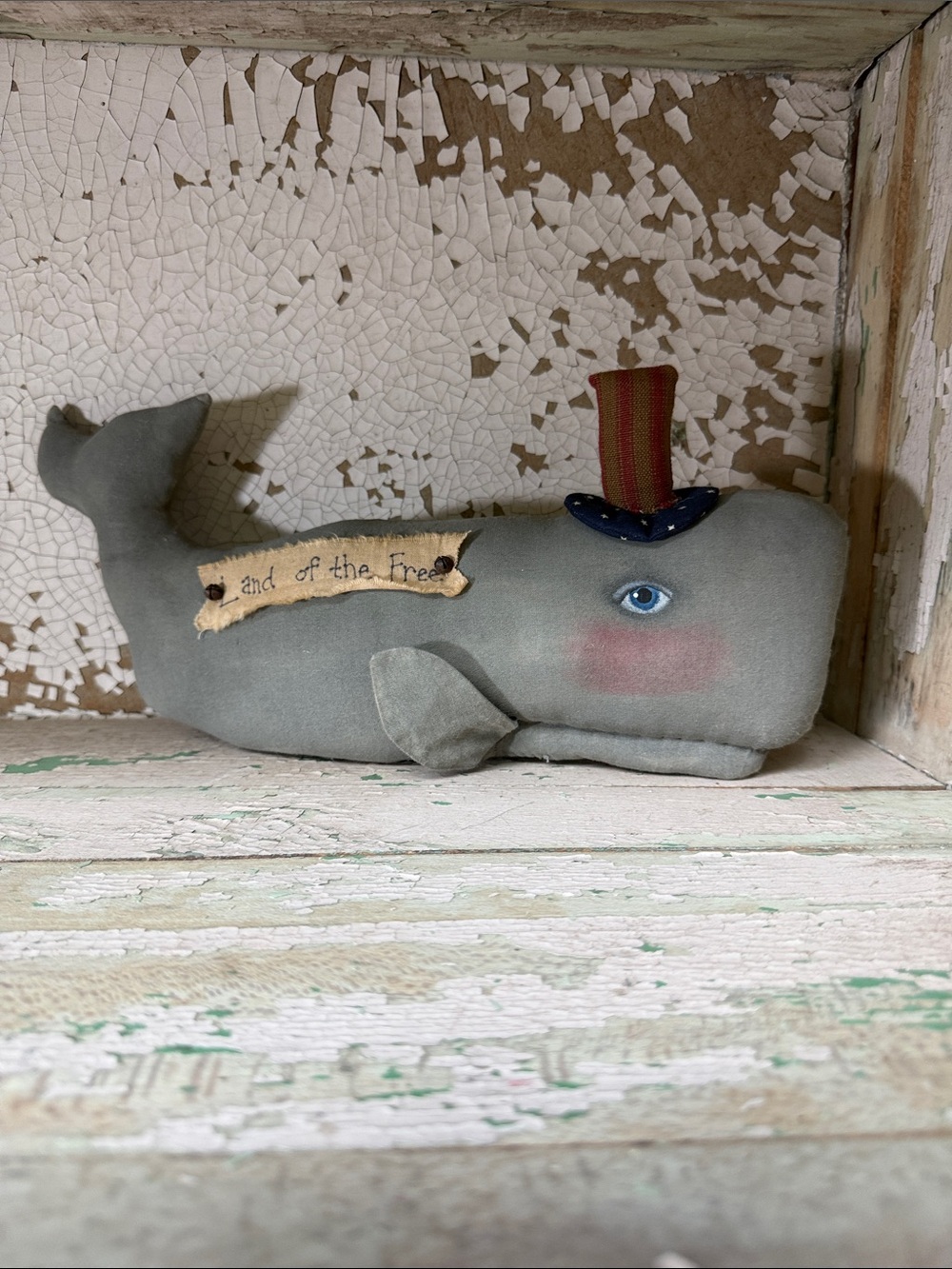 🇺🇸 Handcrafted Gray Whale with Patriotic Top Hat & ‘Land of the Free’ banner